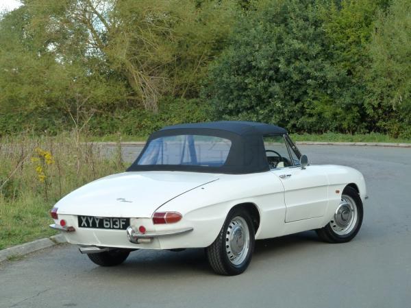 Alfa Romeo Spider Duetto