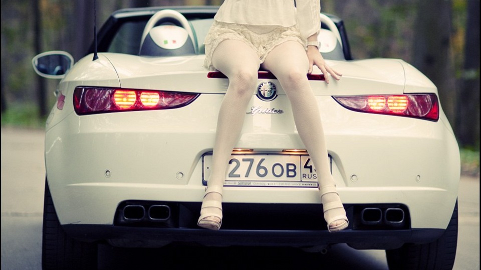 Alfa Romeo Spider white