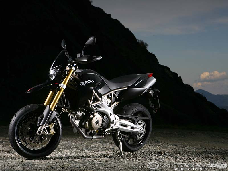 Aprilia Dorsoduro 750 Factory