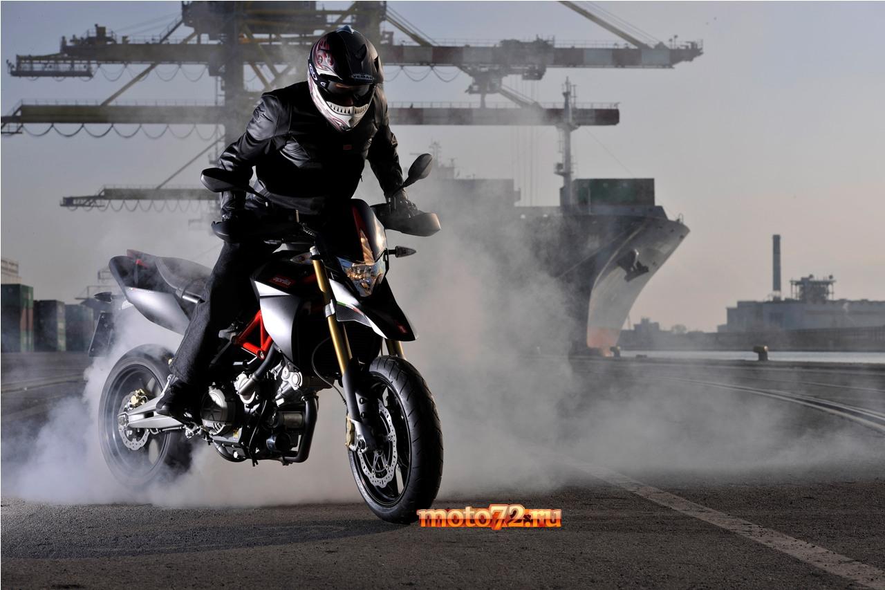 Aprilia Dorsoduro 750 Factory