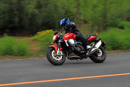Aprilia Mana