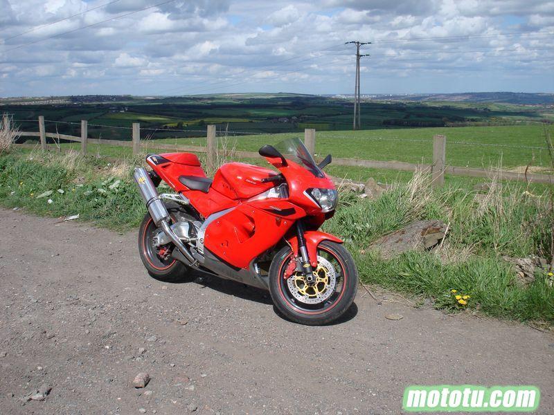 Aprilia RSV 1000R Factory