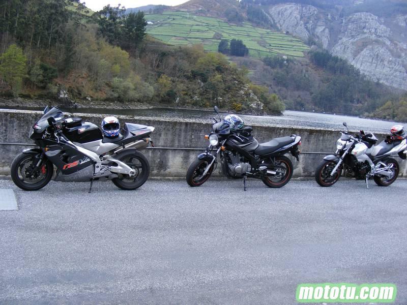 Aprilia RSV 1000R Factory