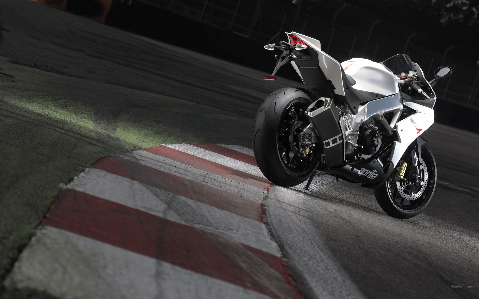 Aprilia RSV 1000R