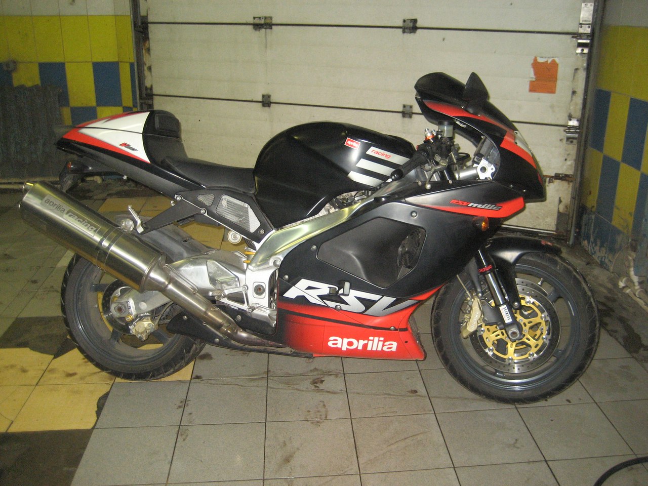 Aprilia RSV 1000R Aprilia RSV 1000R
