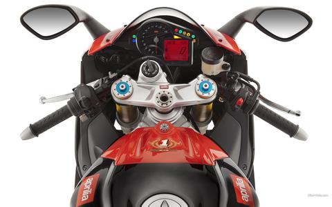 Aprilia RSV R