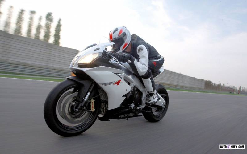 Aprilia RSV4 Factory