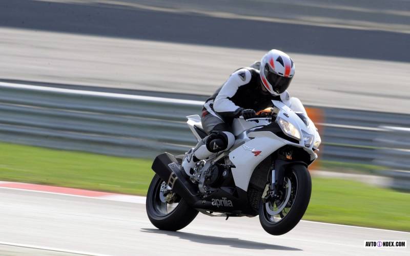 Aprilia RSV4 Factory
