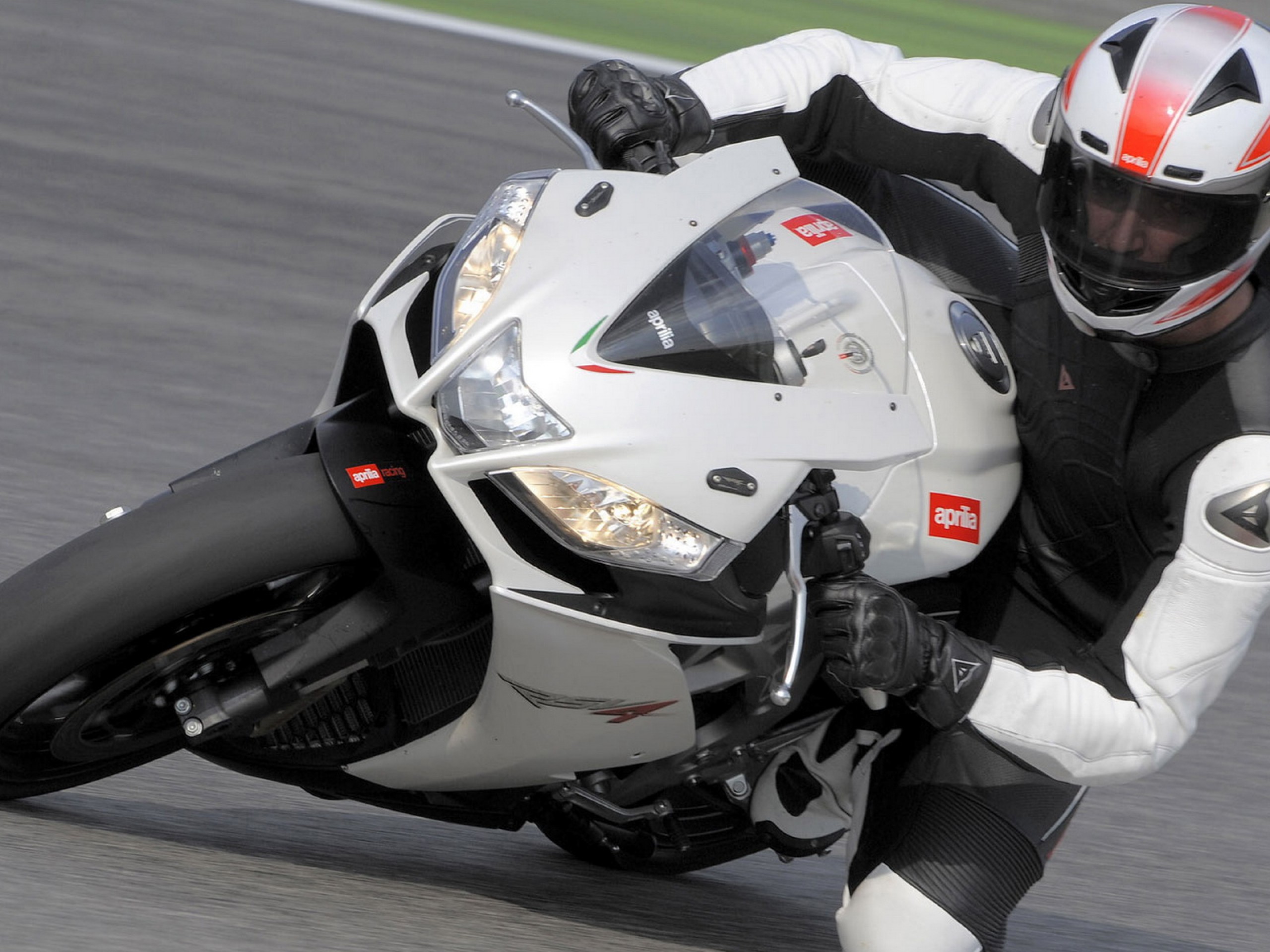 Aprilia RSV4 R