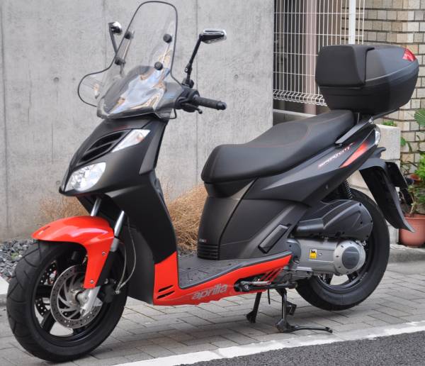 Aprilia Sportcity Street