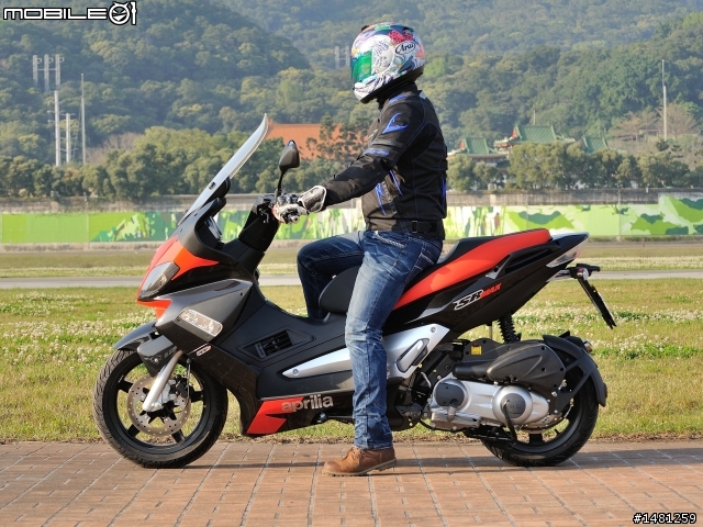 Aprilia SR Max 300
