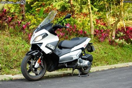 Aprilia SR Motard 125