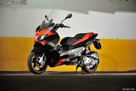 Aprilia SR Motard