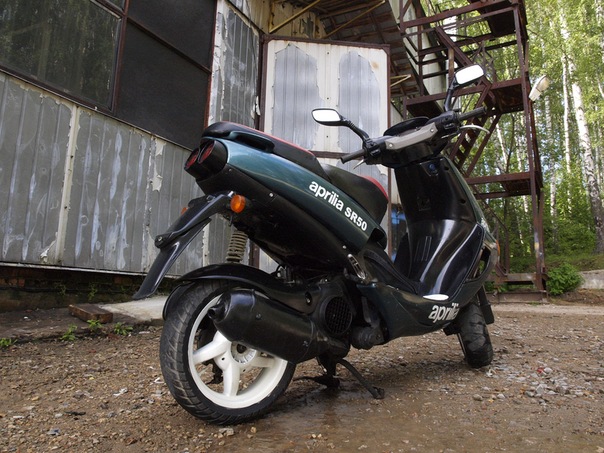 Aprilia SR Street