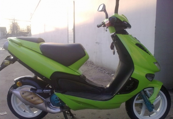 Aprilia SR Street