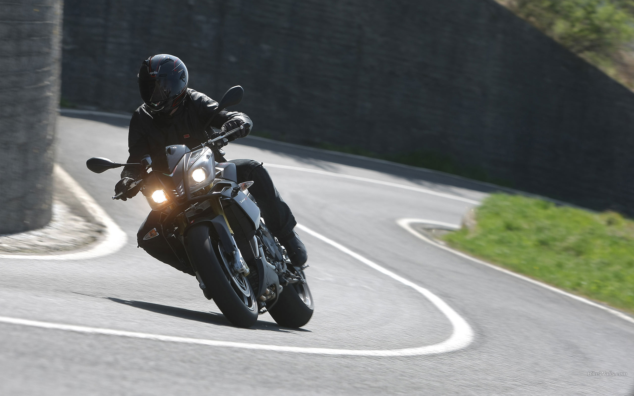 Aprilia Tuono 1000 R