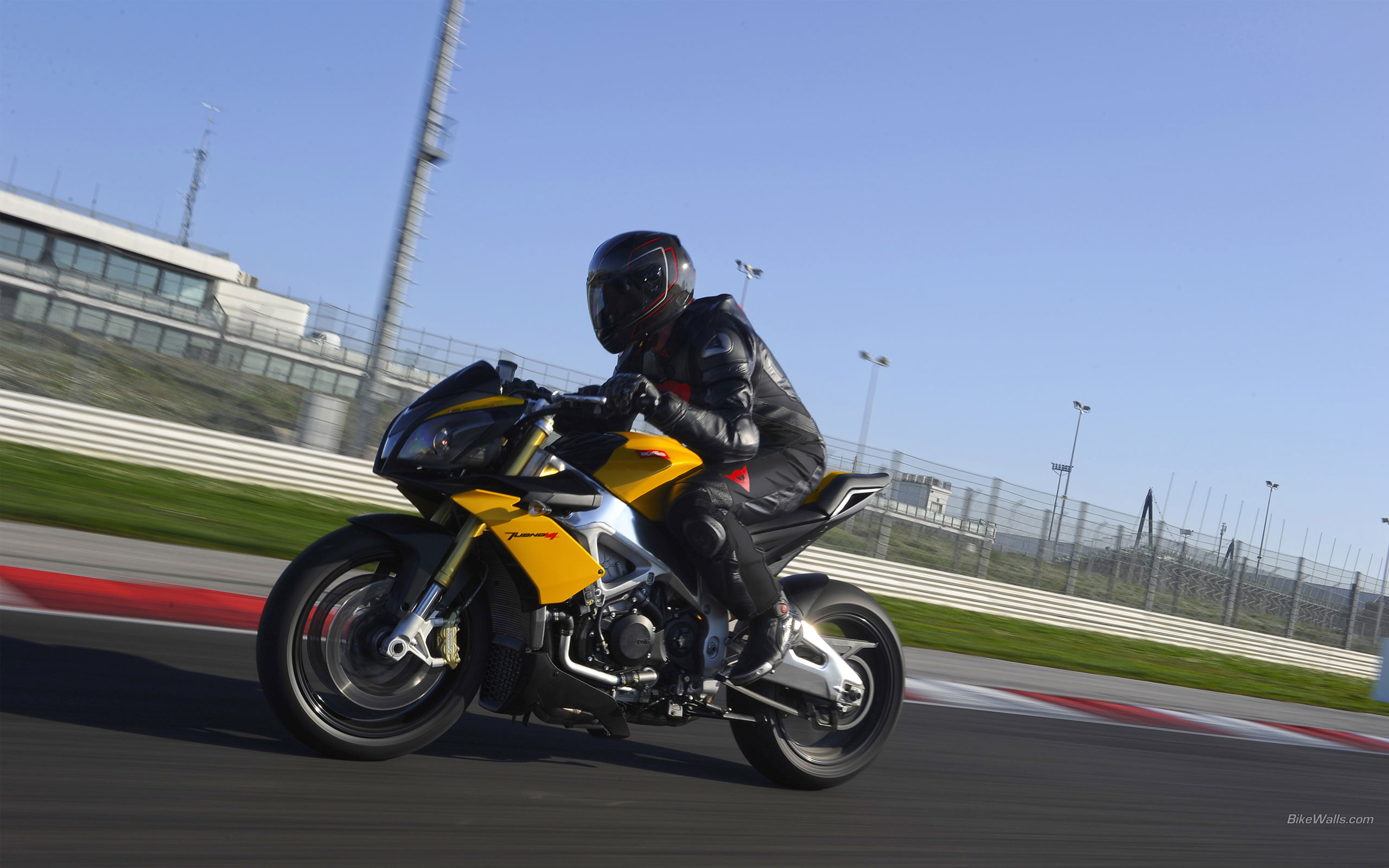 Aprilia Tuono 1000R