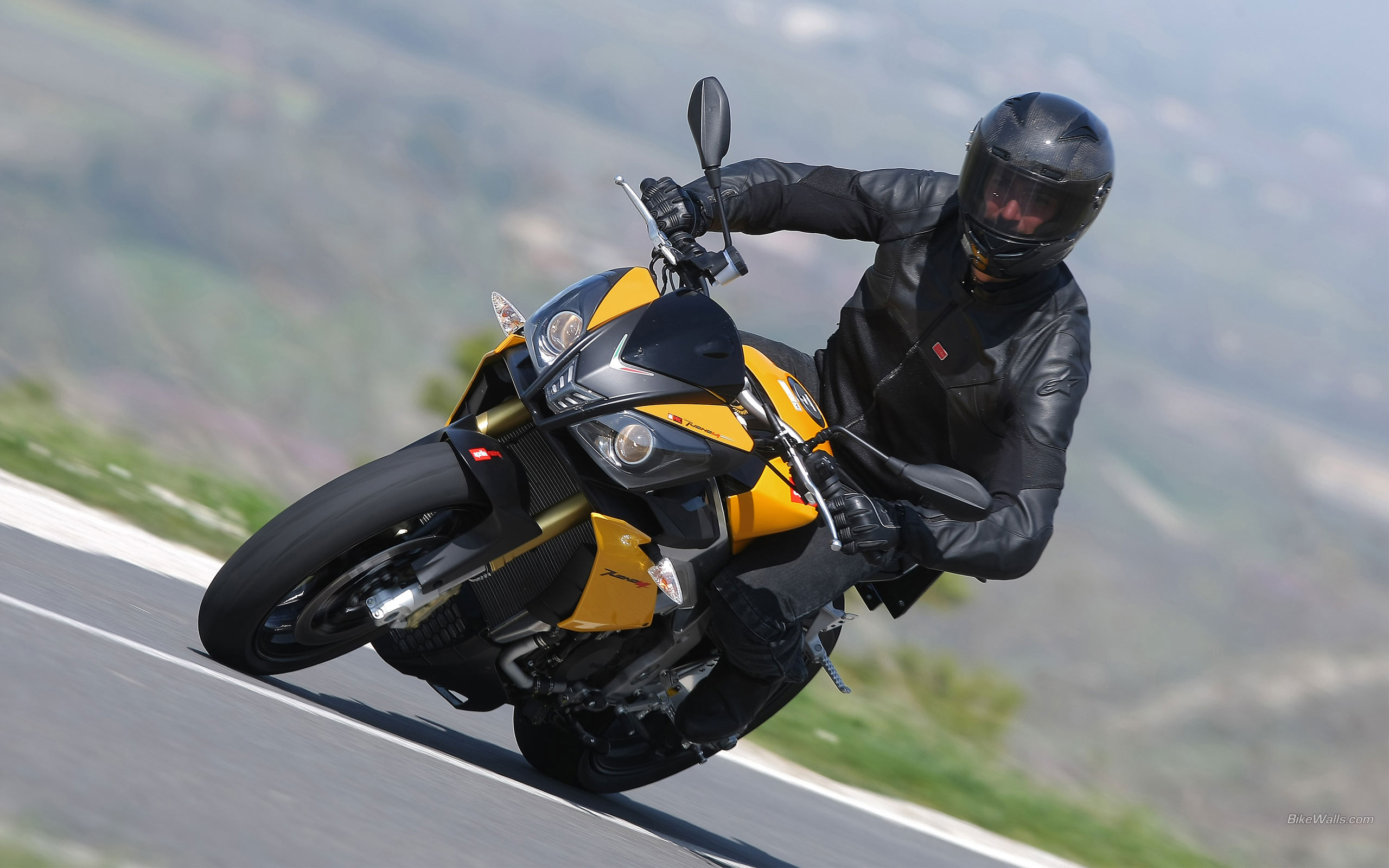 Aprilia Tuono Factory