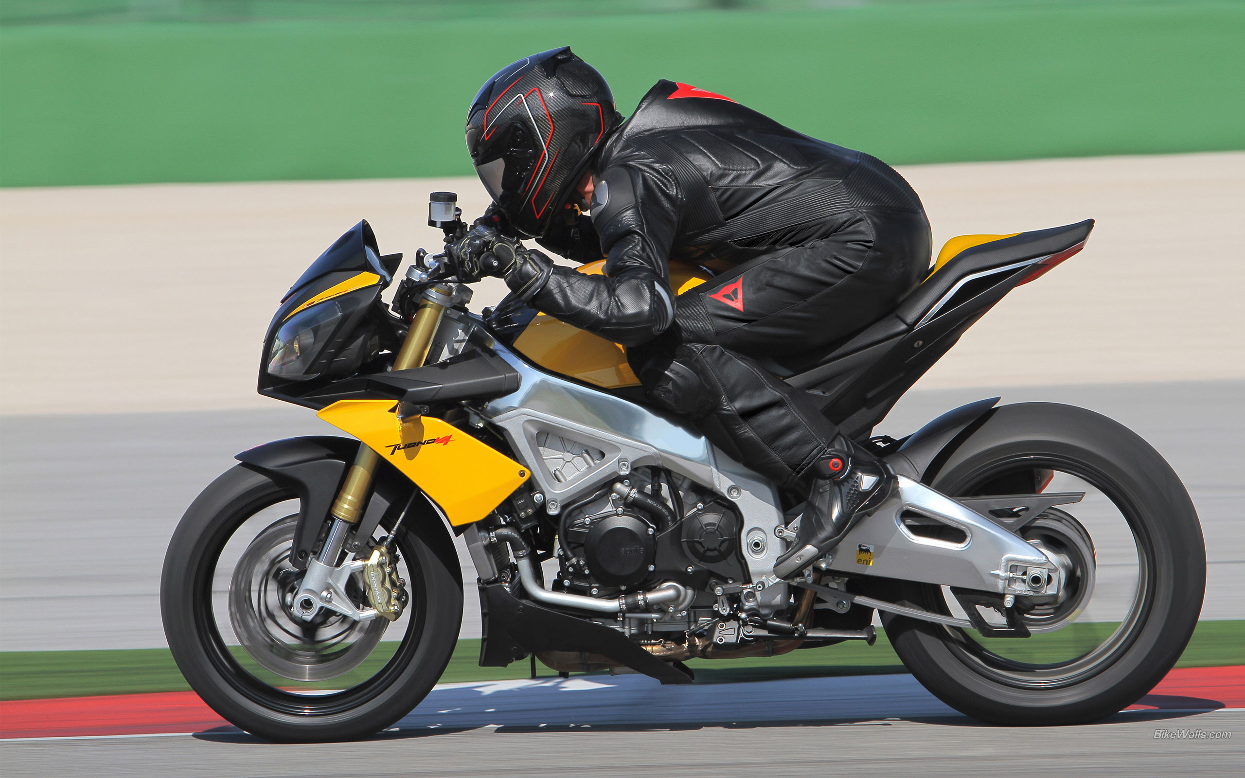 Aprilia Tuono R