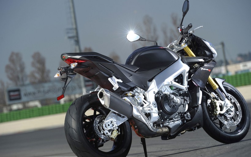 Aprilia Tuono V4 R