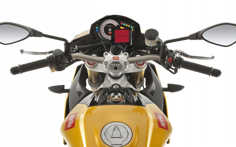Aprilia Tuono V4 R