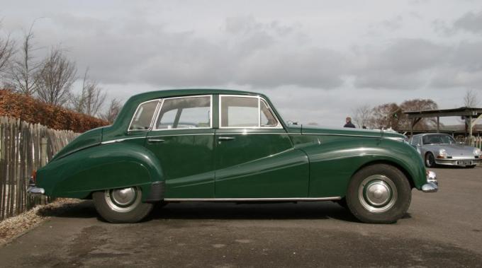 Armstrong Siddeley Star sapphire