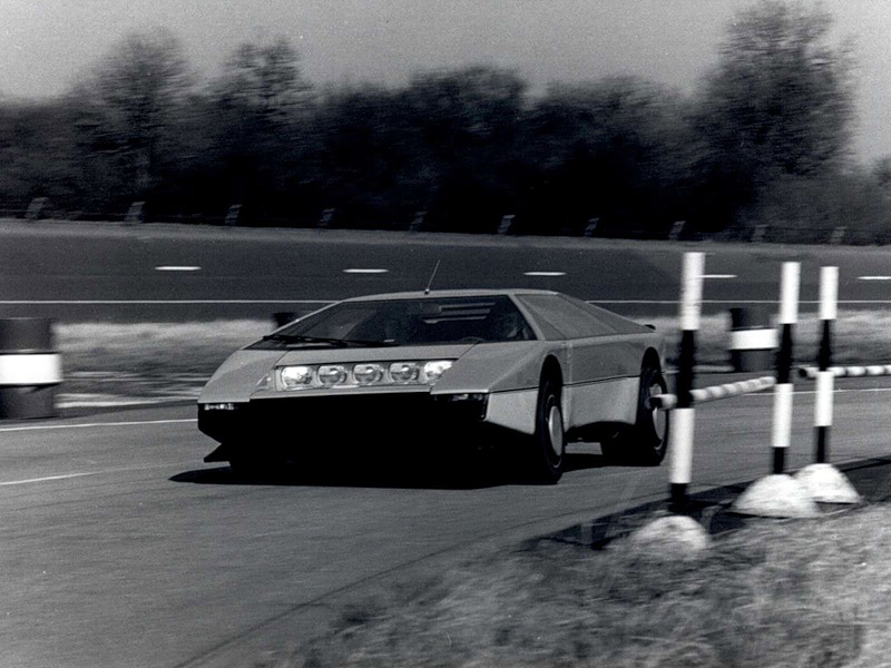 Aston Martin Bulldog