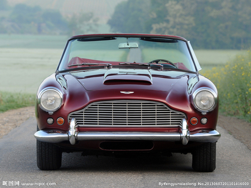 Aston Martin DB4
