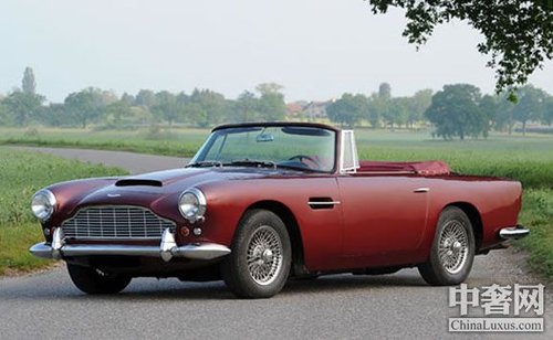 Aston Martin DB4