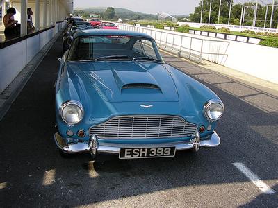 Aston Martin DB4