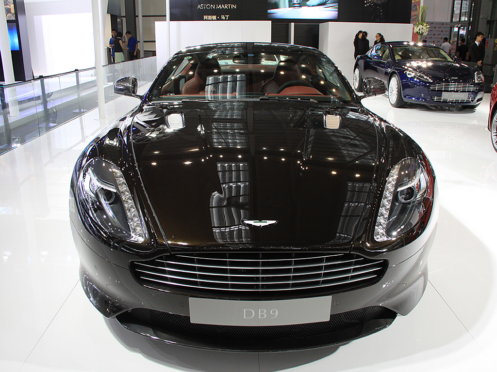 Aston Martin DB9 V12