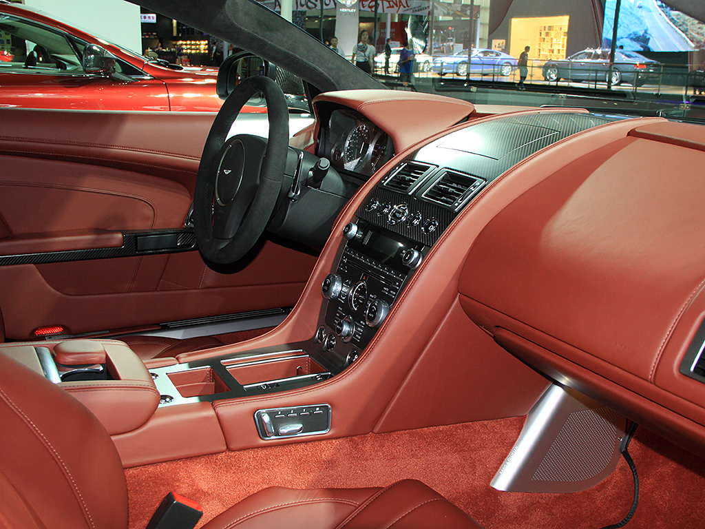 Aston Martin DB9 V12