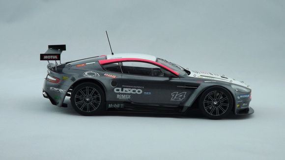 Aston Martin DBS Carbon Black Edition