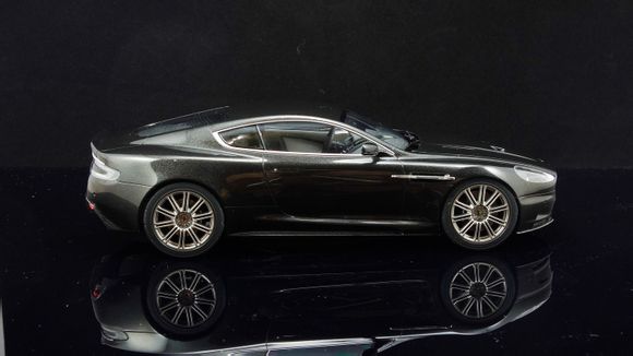 Aston Martin DBS Carbon Black Edition