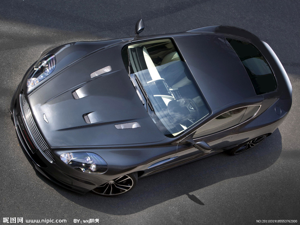 Aston Martin DBS V8
