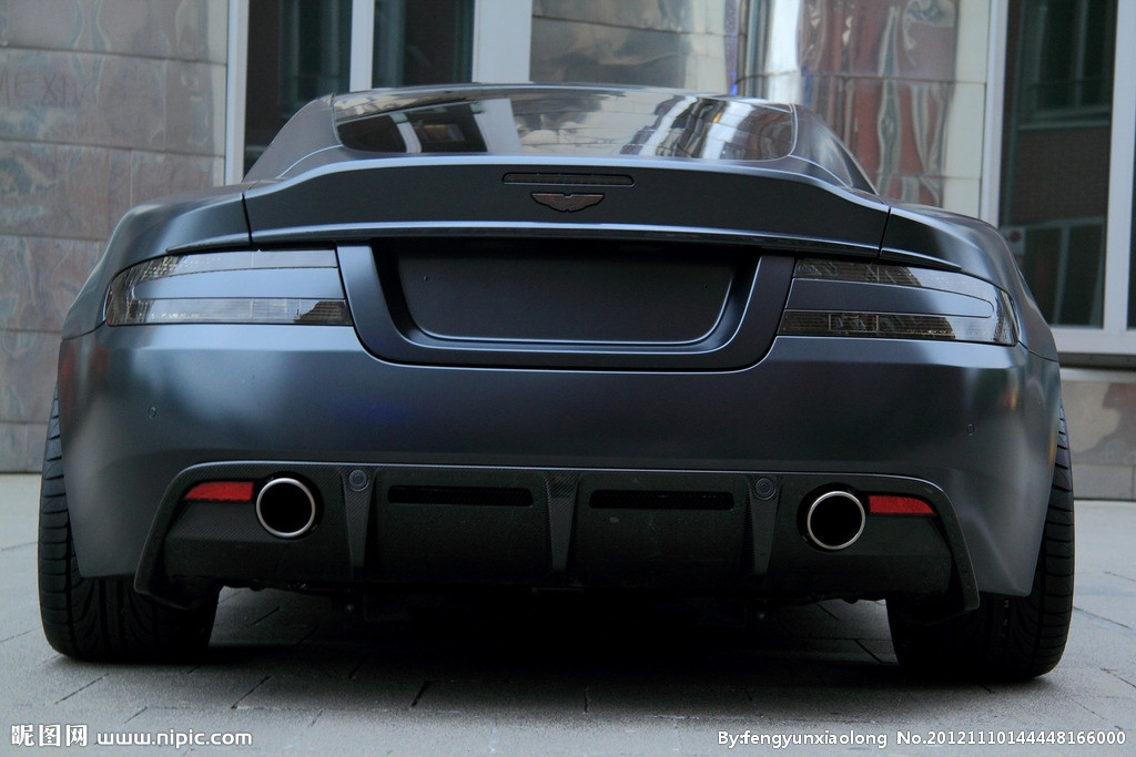 Aston Martin DBS V8