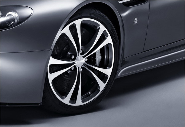 Aston Martin V12 Vanquish