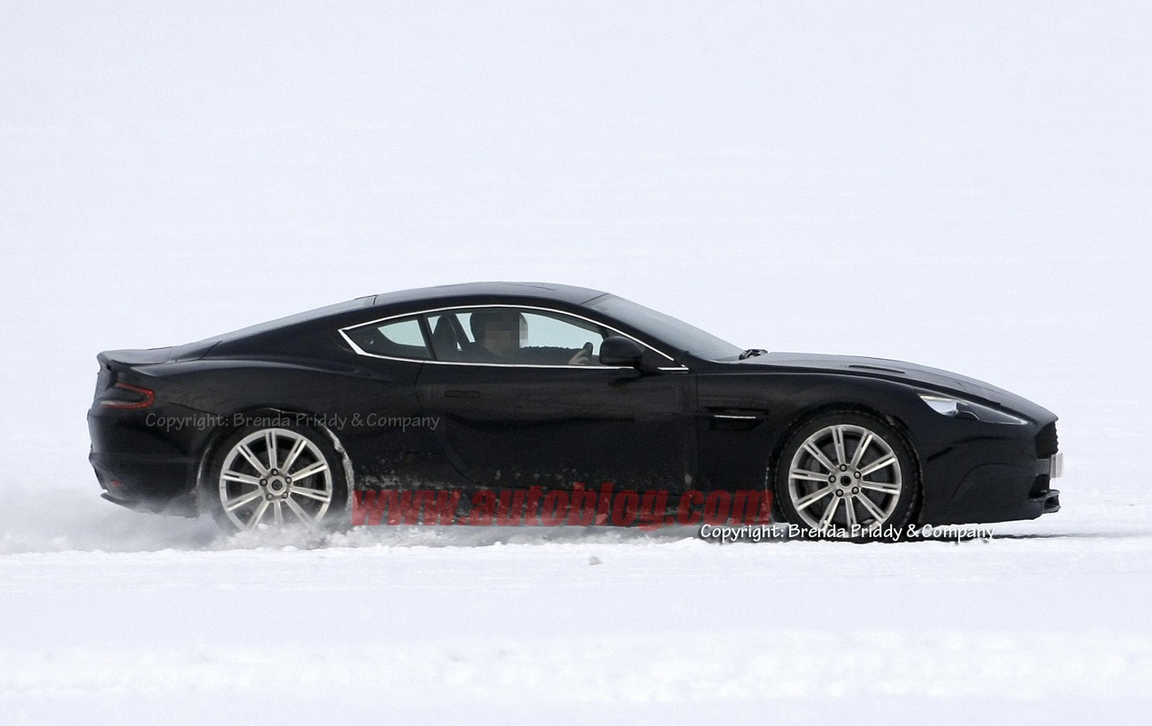 Aston Martin V12 Vantage Carbon Black Edition