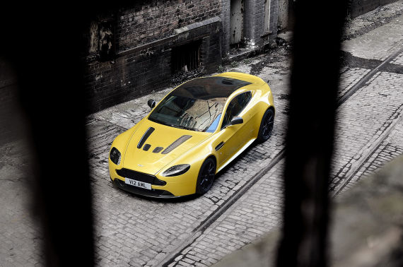 Aston Martin V12 Vantage Roadster