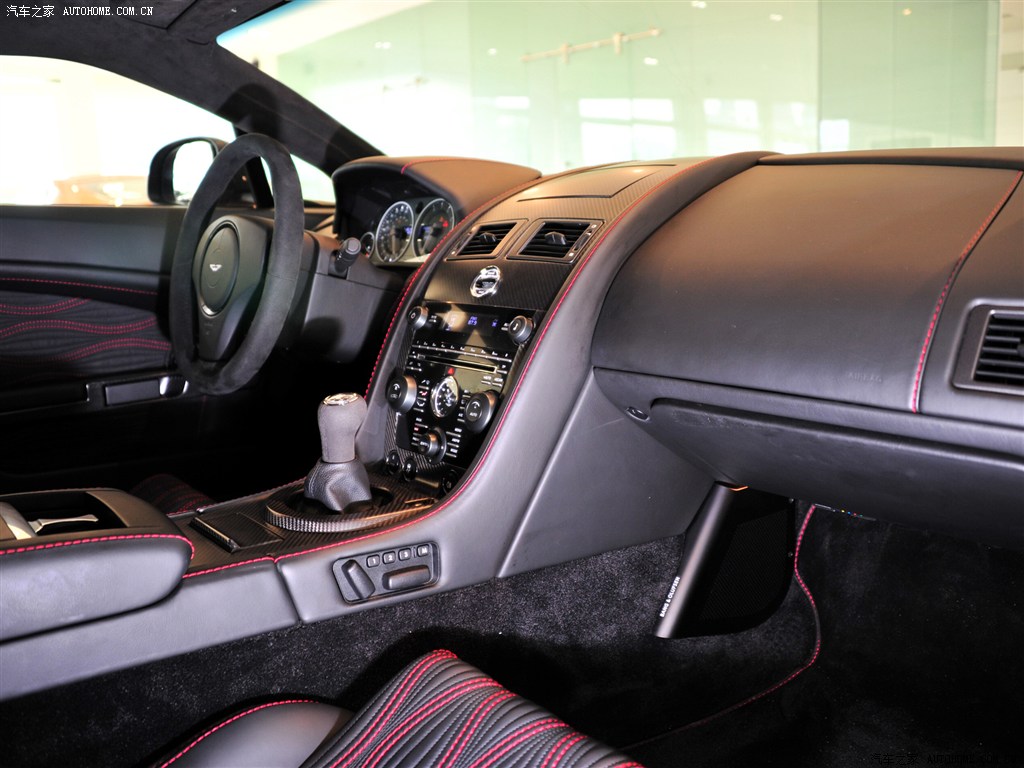 Aston Martin V12 Vantage Roadster
