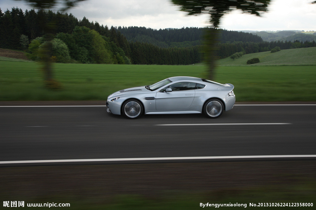 Aston Martin V12 Vantage S