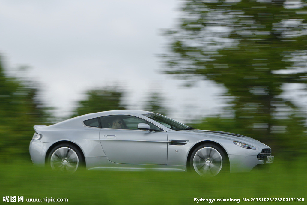 Aston Martin V12 Vantage S