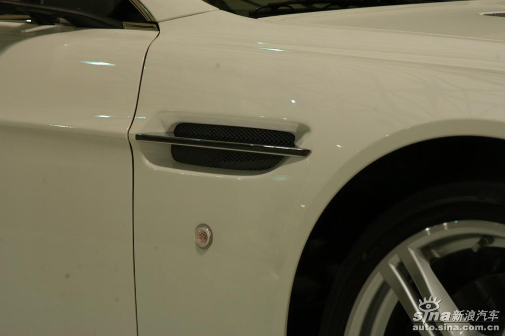 Aston Martin V8