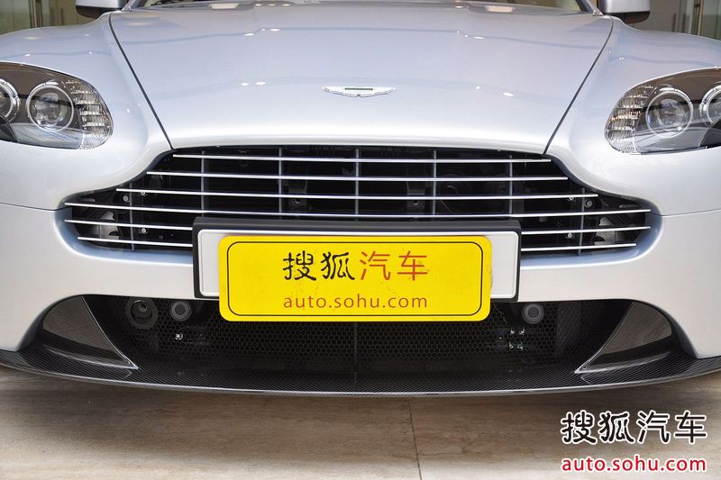Aston Martin V8