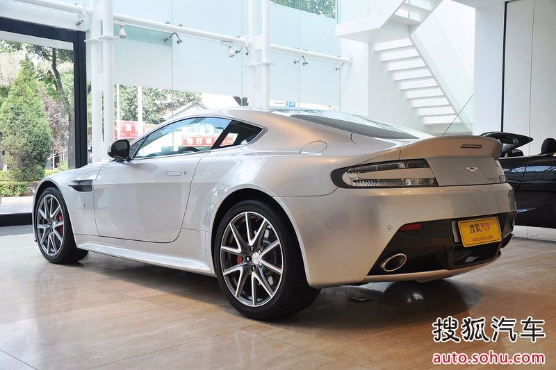 Aston Martin V8