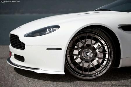 Aston Martin V8