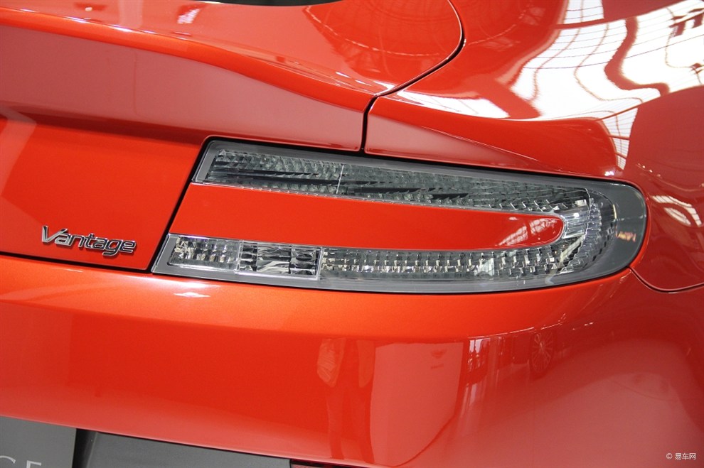 Aston Martin V8 Vantage Roadster