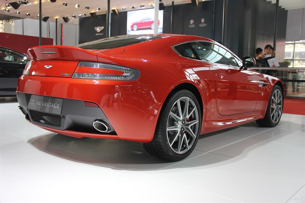 Aston Martin V8 Vantage Roadster