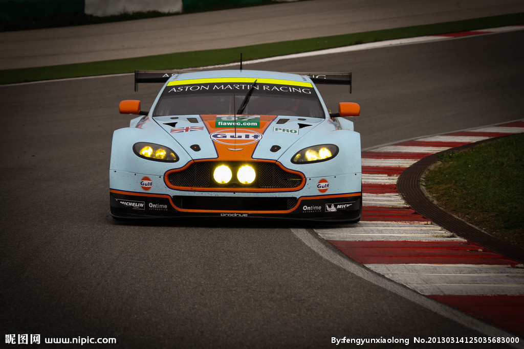 Aston Martin V8 Volante