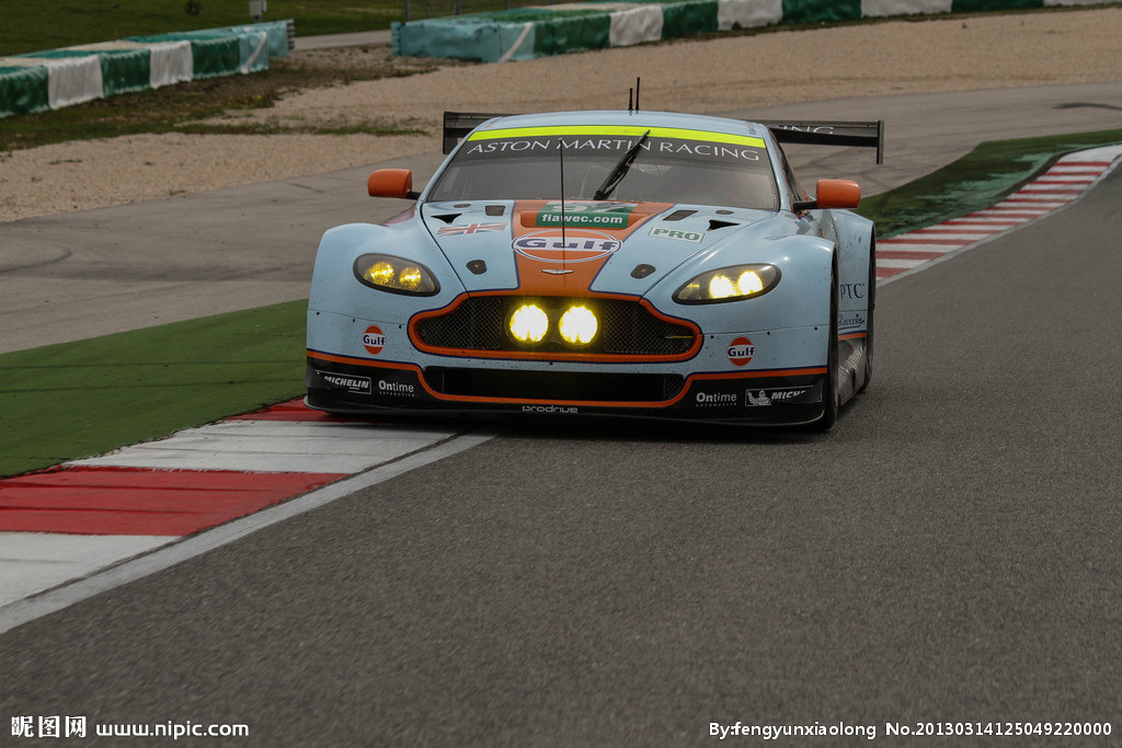 Aston Martin V8 Volante